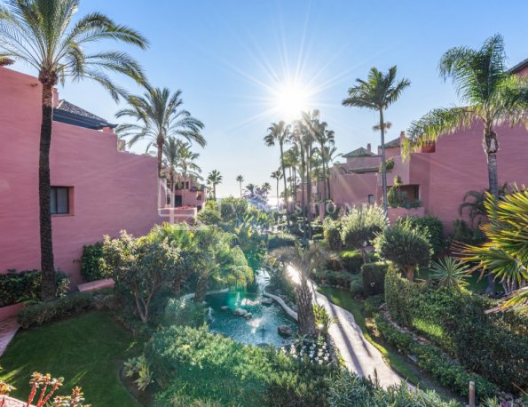 Atico Duplex en venta en Menara Beach, Estepona Este