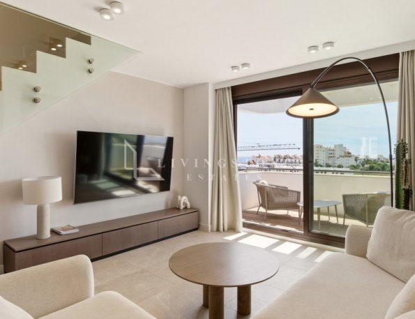 Luxury modern penthouse with the panoramic and sea views in Estepona!