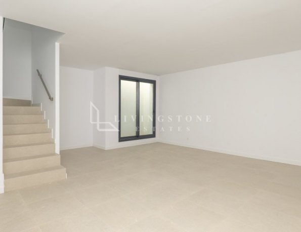 Impresionante villa pareada moderna en Atalaya, Estepona Este