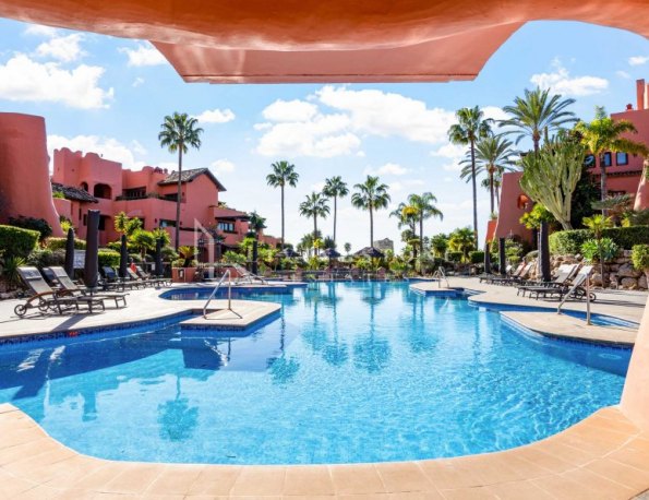 Luxurious Ground Floor Apartment with Sea Views in Torre Bermeja, Estepona