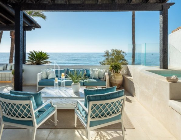 Frontline Beach Duplex Penthouse in Puente Romano