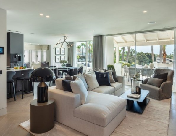 Modern Duplex Apartment in Puente Romano