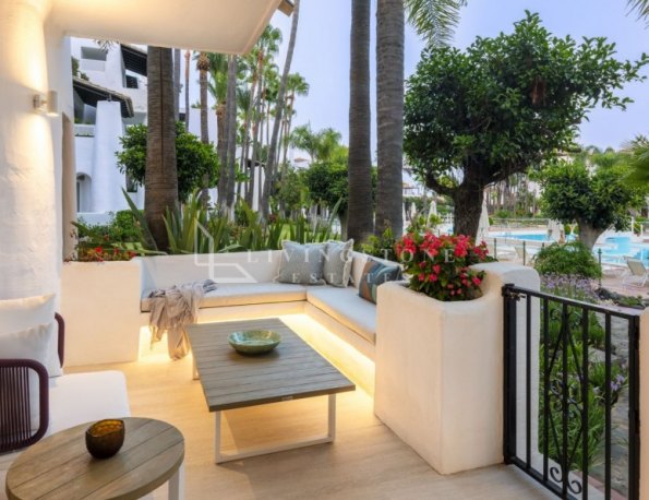 Captivating GroundFloor apartment in Puente Romano