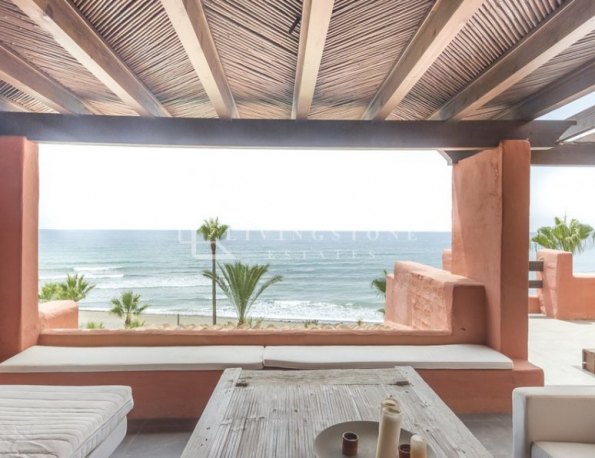Espectacular Atico duplex en primera linea de playa con unas inmejorables vistas frontales al mar.