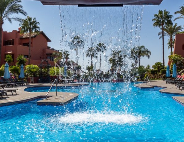 Apartamento único frente al mar en Torre Bermeja, Estepona