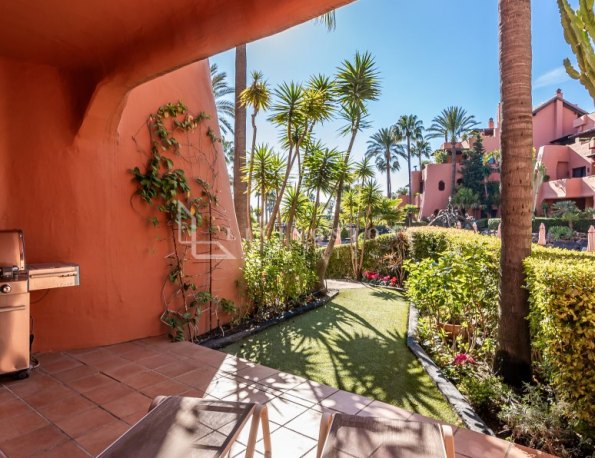 Apartamento de lujo en planta baja en Torre Bermeja, Estepona