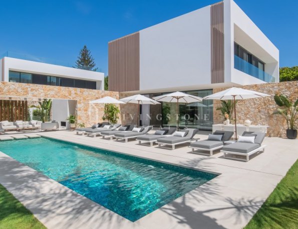 Stunning Villa in tropical surroundings