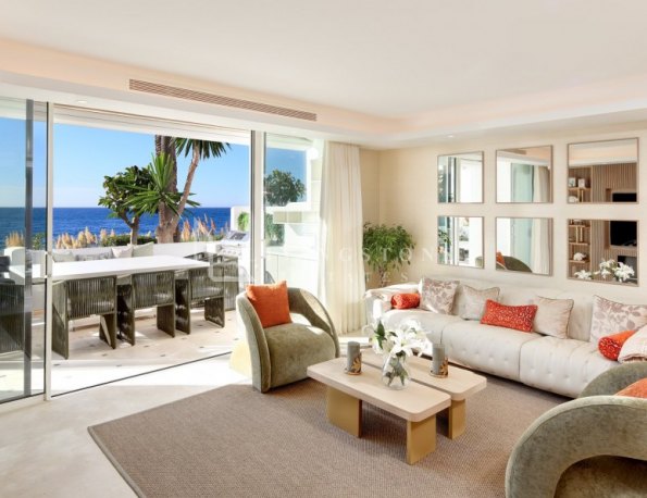 Unique beachfront Ground Floor Apartment in Marina, Puente Romano