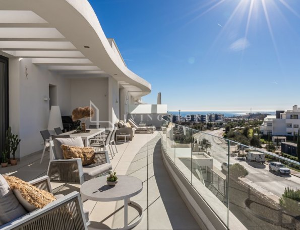 Luxurious Penthouse with Stunning Views in El Higueron, Fuengirola