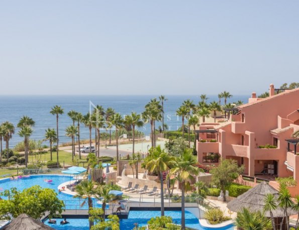 Beachfront Luxury Apartment with 4 Bedrooms, Sea Views, and Private Garden