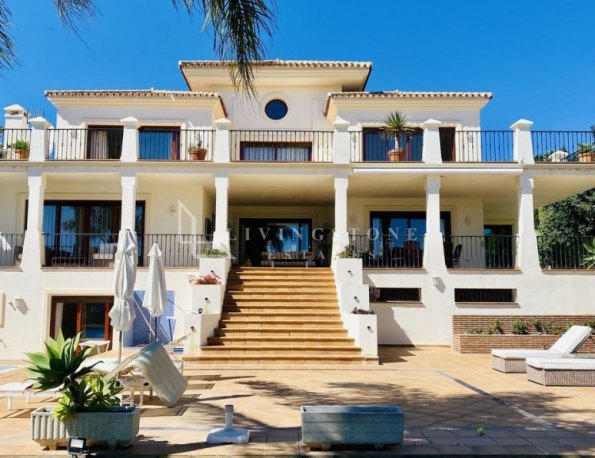 5 bed Villa for sale in Los Flamingos