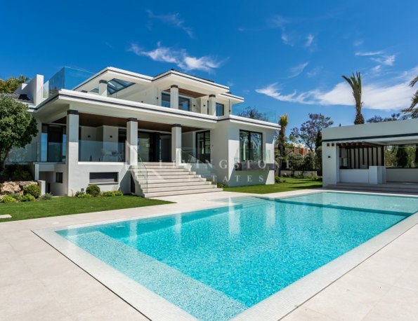 High end Villa with sea views in Los Flamingos, Benahavis