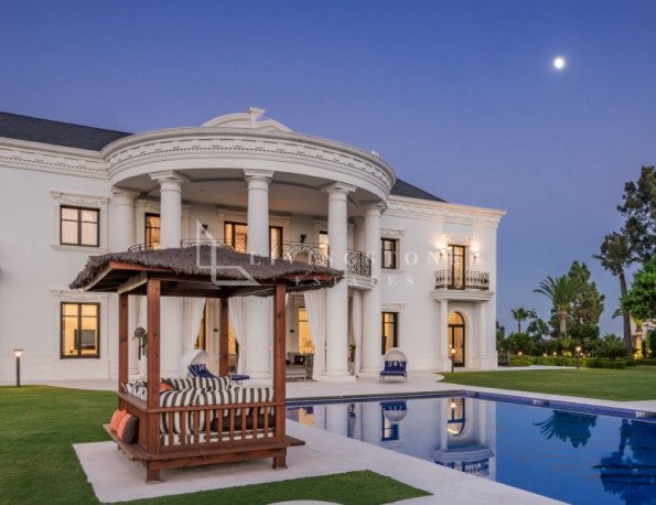 Beautiful villa for sale in Hacienda de las Chapas