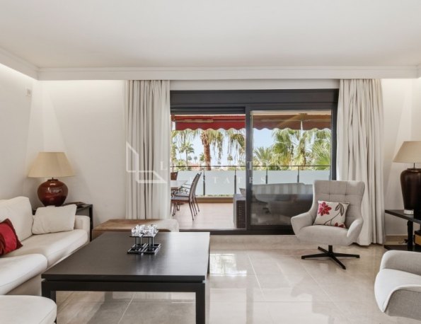 Elegant sea-view apartment in Las Salinas, New Golden Mile