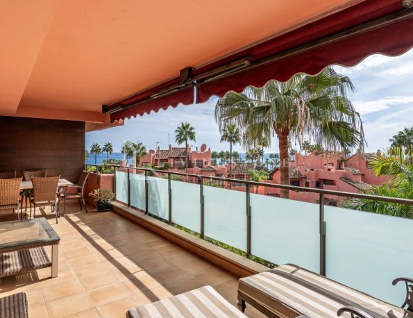 Elegant sea-view apartment in Las Salinas, New Golden Mile