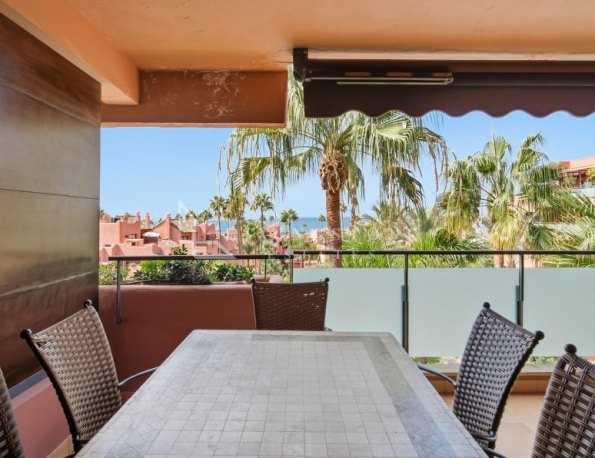 Elegant sea-view apartment in Las Salinas, New Golden Mile