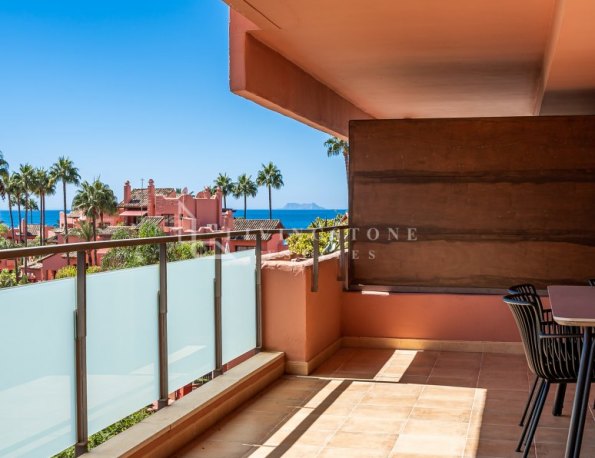 Apartamento junto a la playa, ubicado en la Nueva Milla de Oro,