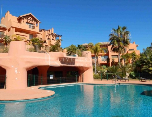 Apartamento de lujo en planta baja en Sotoserena, Estepona