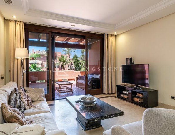 Elegant Beachside Apartment in Torre Bermeja, Estepona