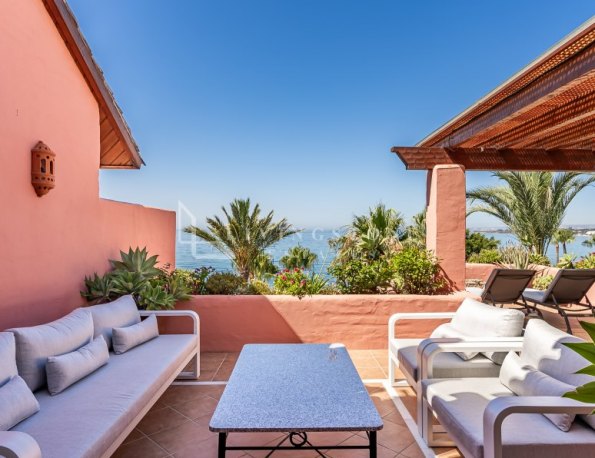 Ático elegante junto a la playa en Cabo Bermejo, Estepona