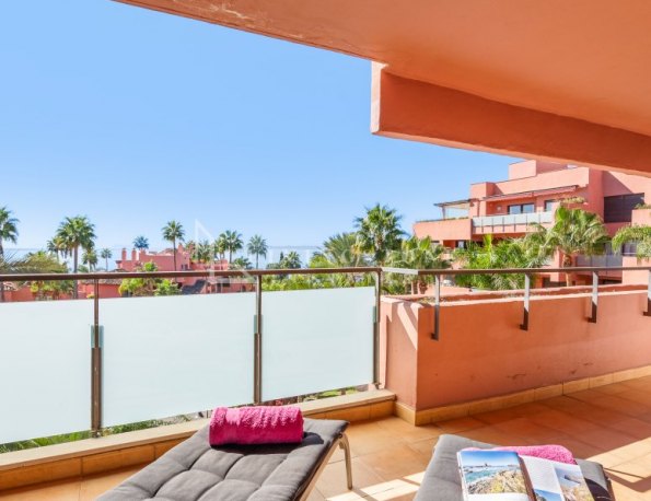 Apartment to rent in Las Salinas, Estepona East