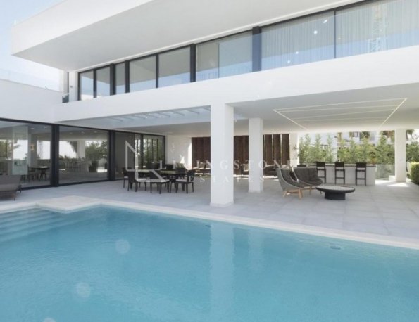 Luxury 5-Bed Villas with Panoramic Views in La Alquería, Marbella