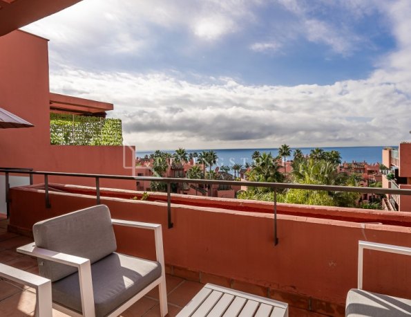 Fantastic penthouse with sea views in Salinas