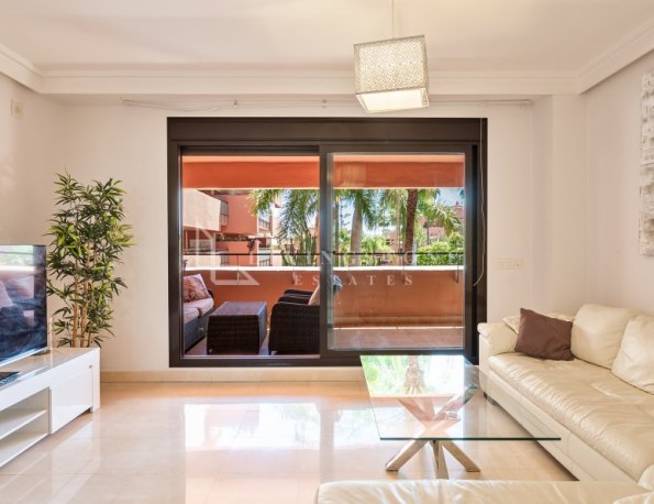Apartamento en alquiler en Las Salinas, Estepona Este