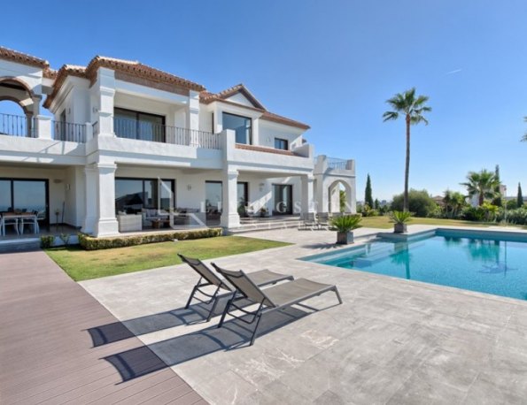 Top quality villa built in Los Flamingos Golf Resort.