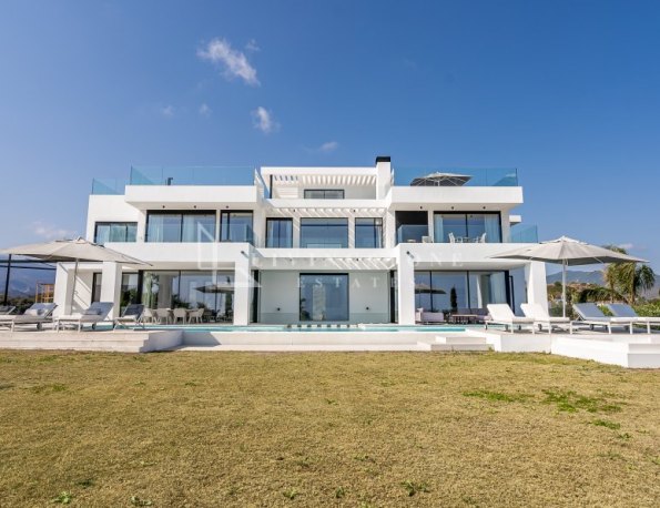 Wonderful villa located in the area called La Panera, in the New Golden Mile, between Marbella and Estepona.