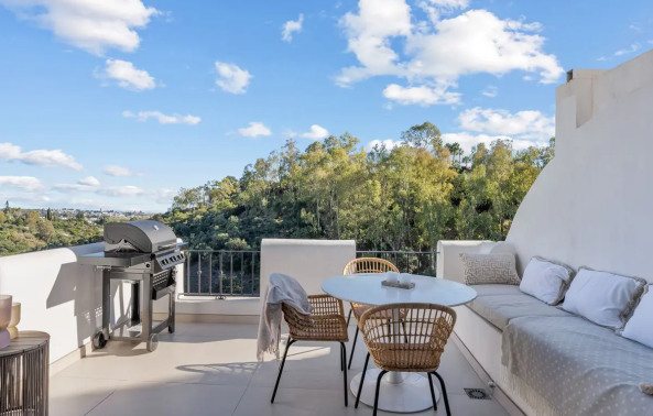 Apartament na parterze na sprzedaż w Los Almendros, Benahavis