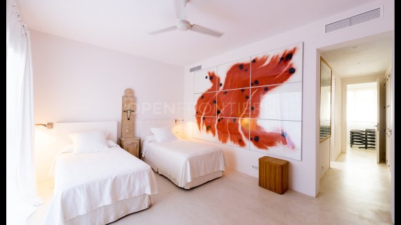 The White Stone Villa with Panoramic Views in Almenara Golf, Sotogrande Alto