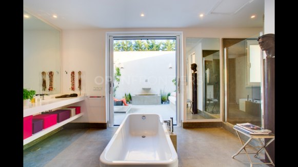 The White Stone Villa with Panoramic Views in Almenara Golf, Sotogrande Alto