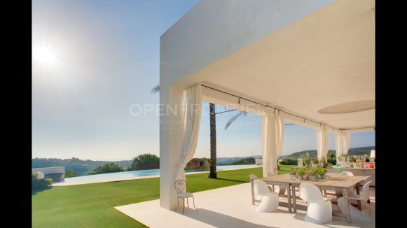 The White Stone Villa with Panoramic Views in Almenara Golf, Sotogrande Alto