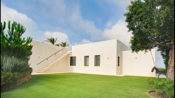 The White Stone Villa with Panoramic Views in Almenara Golf, Sotogrande Alto