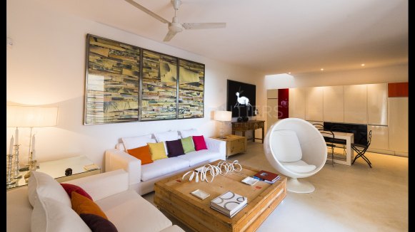 The White Stone Villa with Panoramic Views in Almenara Golf, Sotogrande Alto