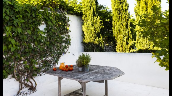 The White Stone Villa with Panoramic Views in Almenara Golf, Sotogrande Alto