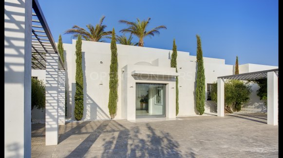 The White Stone Villa with Panoramic Views in Almenara Golf, Sotogrande Alto