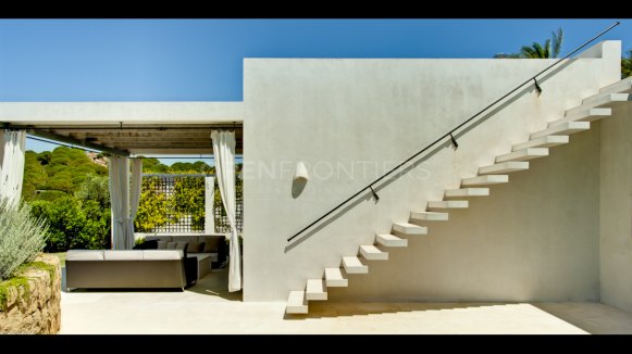 The White Stone Villa with Panoramic Views in Almenara Golf, Sotogrande Alto