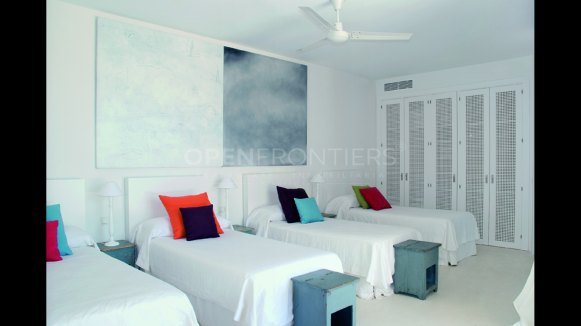 The White Stone Villa with Panoramic Views in Almenara Golf, Sotogrande Alto