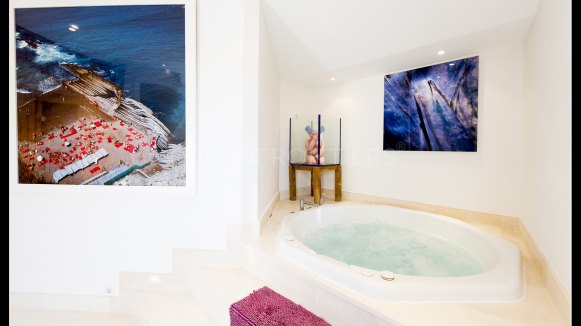 The White Stone Villa with Panoramic Views in Almenara Golf, Sotogrande Alto