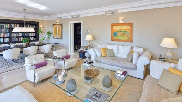 Luxury Penthouse with Stunning Marina and Sea Views in Sotogrande