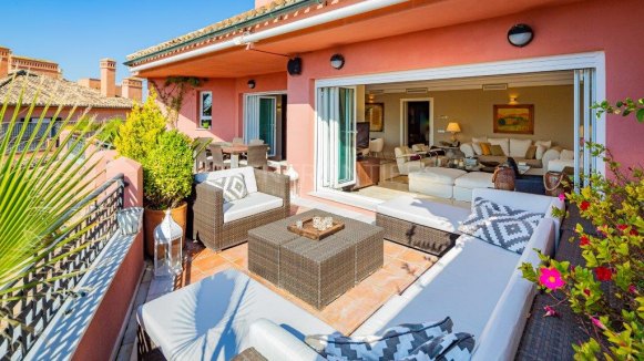 Luxury Penthouse with Stunning Marina and Sea Views in Sotogrande