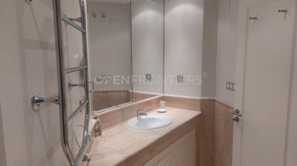 Luxury Penthouse with Stunning Marina and Sea Views in Sotogrande
