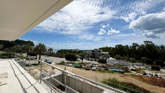 Villa Ebony: Nieuwbouwvilla met Uitzicht op Zee, dicht bij de school, in Sotogrande – Ontworpen door Lago Architects