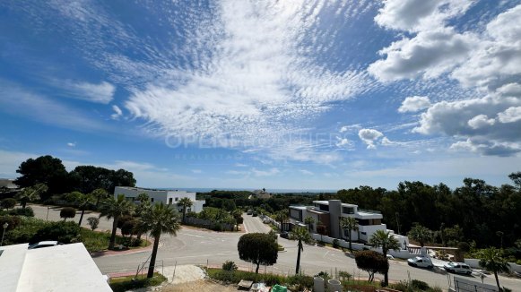 Villa Ebony: Nieuwbouwvilla met Uitzicht op Zee, dicht bij de school, in Sotogrande – Ontworpen door Lago Architects