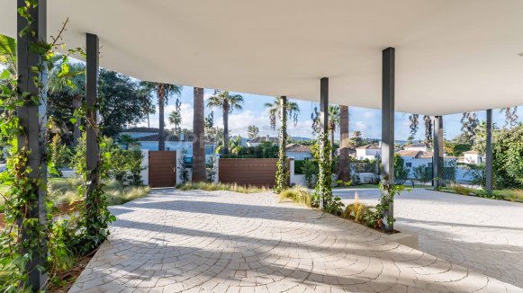 Villa KOA de Lago Architects: New build villa for sale in Sotogrande Costa