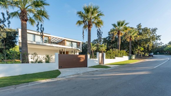 Villa KOA de Lago Architects: New build villa for sale in Sotogrande Costa