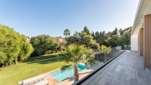 Villa KOA de Lago Architects: New build villa for sale in Sotogrande Costa