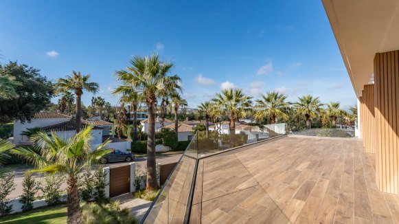Villa KOA de Lago Architects: New build villa for sale in Sotogrande Costa